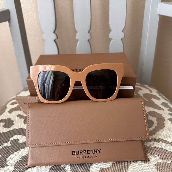 Burberry Sunglasses Kitty 4364 New - Picture 2 of 10